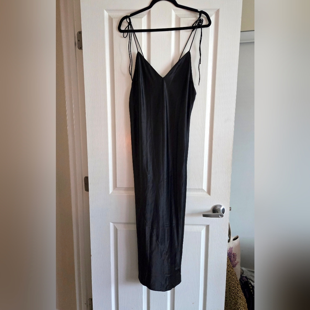🖤Victoria's Secret Midi Slip